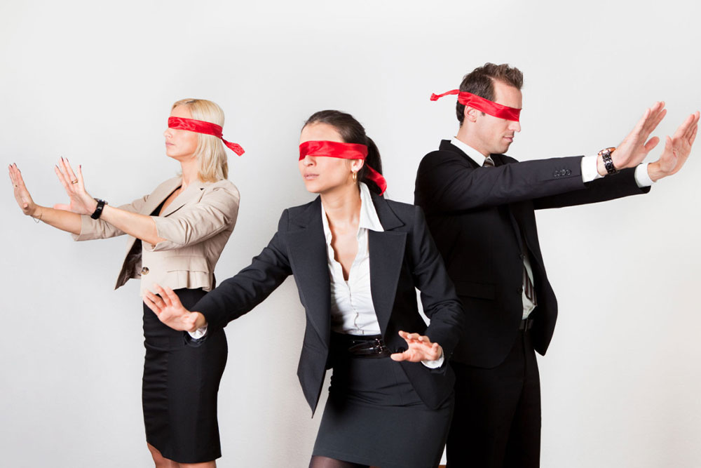 Disoriented-businesspeople-with-red-ribbons-on-eyes